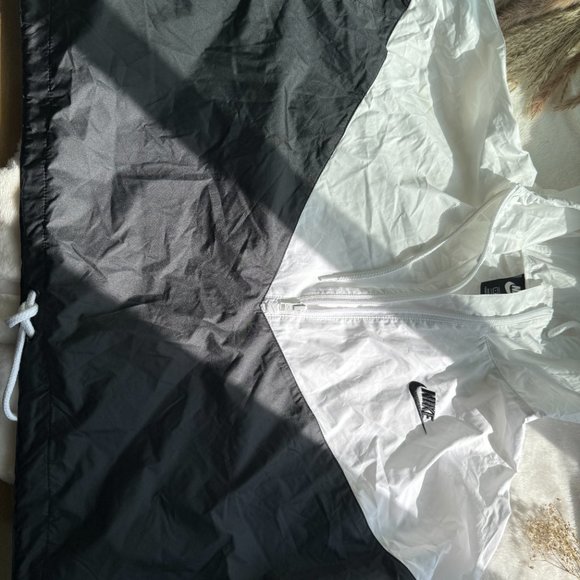 Nike Windbreakers - Picture 4 of 5
